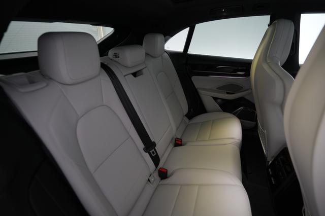2024 Porsche Macan Electric — photo 4 of 22