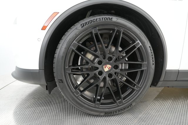 2024 Porsche Macan Electric — photo 15 of 22