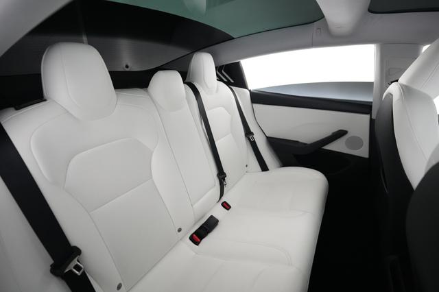 2025 Tesla Model 3 — photo 4 of 21