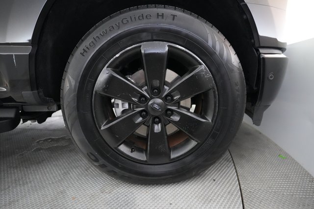 2023 Ford F-150 Lightning — photo 9 of 22