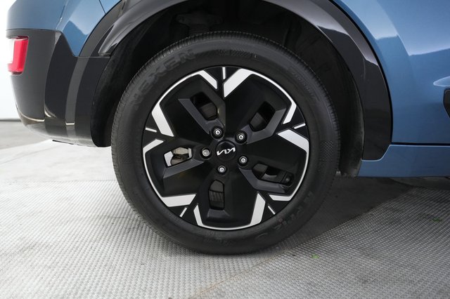 2023 Kia Niro EV — photo 17 of 23