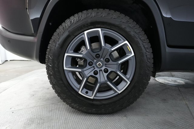 2024 Rivian R1S — photo 17 of 26