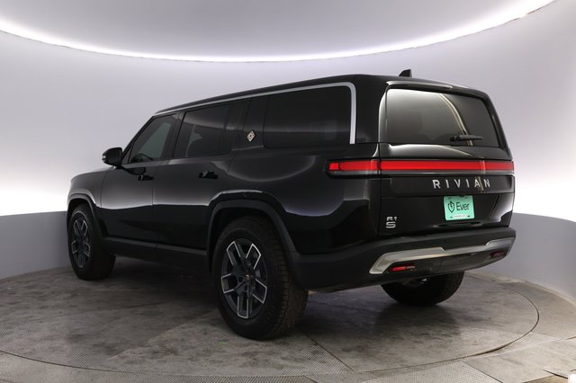 2024 Rivian R1S — photo 13 of 26