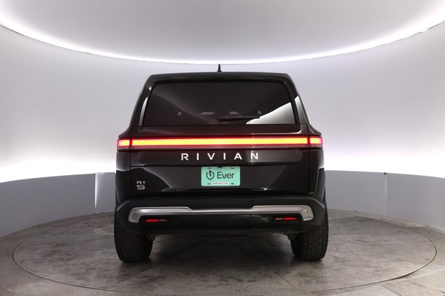 2024 Rivian R1S — photo 12 of 26