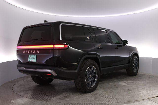 2024 Rivian R1S — photo 2 of 26