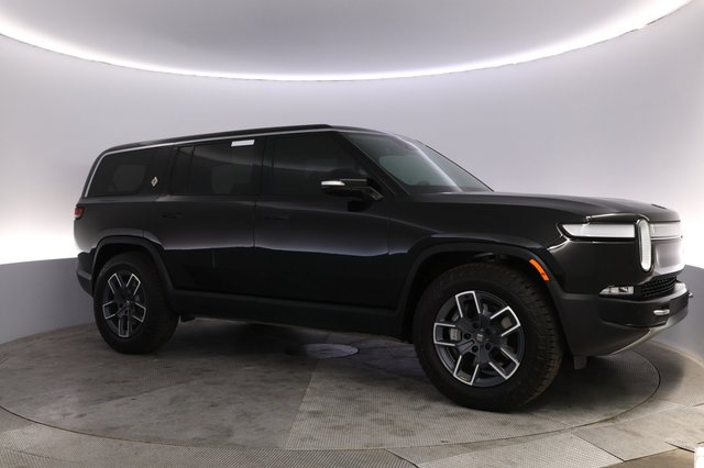 2024 Rivian R1S — photo 11 of 26