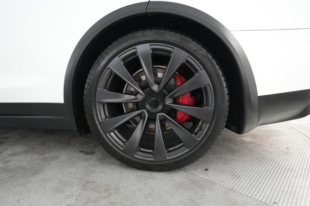 2023 Tesla Model X — photo 7 of 28