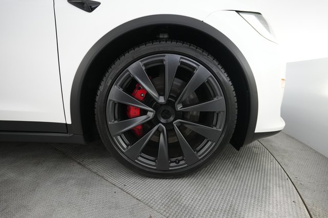 2023 Tesla Model X — photo 16 of 28
