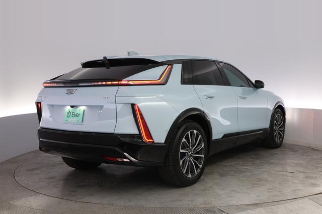 2024 Cadillac Lyriq — photo 2 of 23