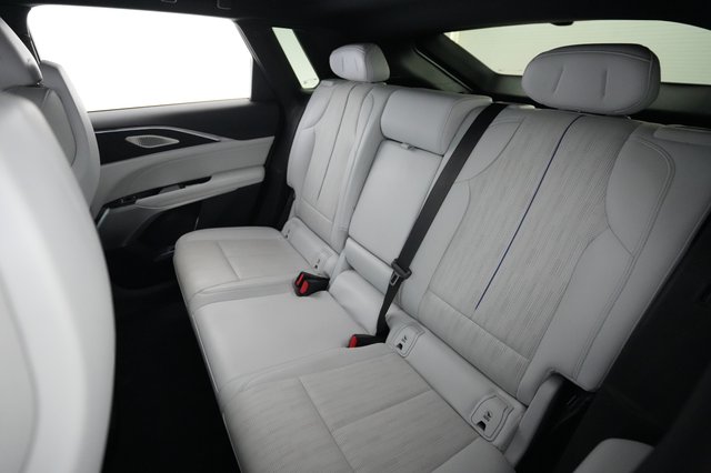 2024 Cadillac Lyriq — photo 19 of 23