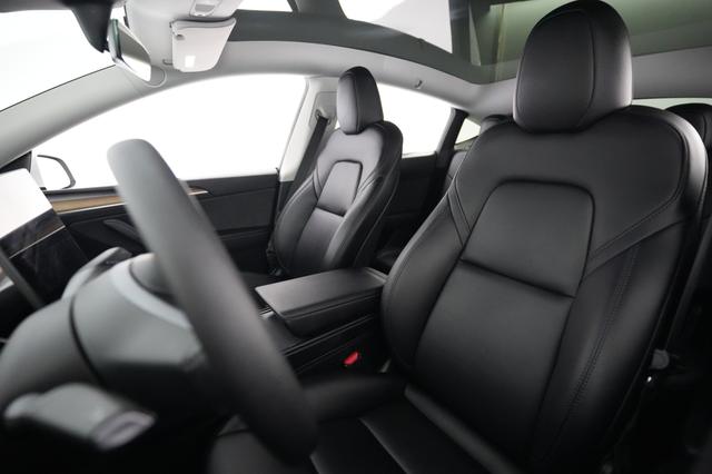 2023 Tesla Model Y — photo 3 of 26