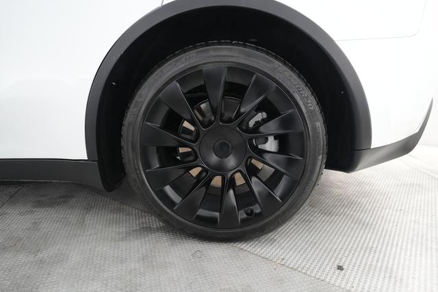 2023 Tesla Model Y — photo 7 of 26