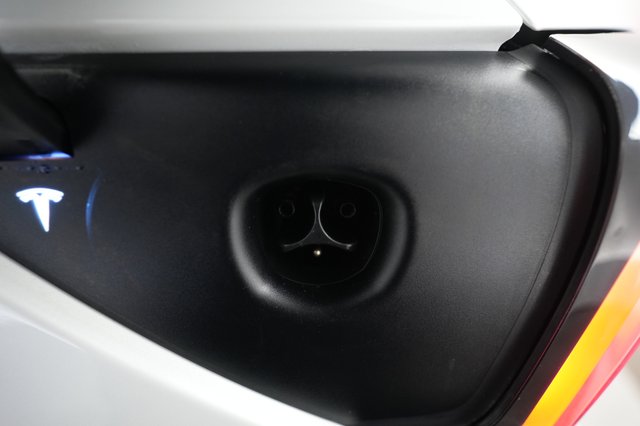 2023 Tesla Model Y — photo 8 of 26