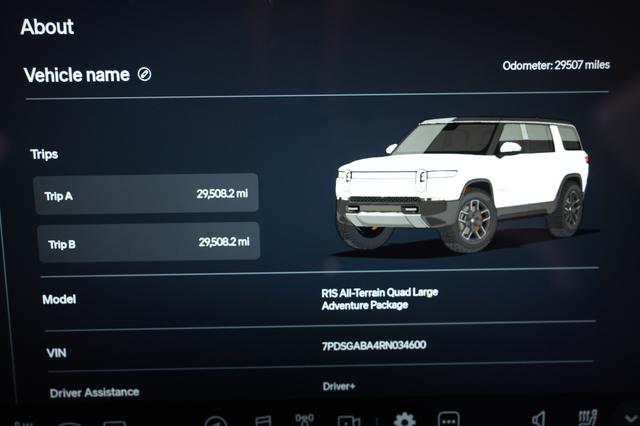 2024 Rivian R1S — photo 5 of 23