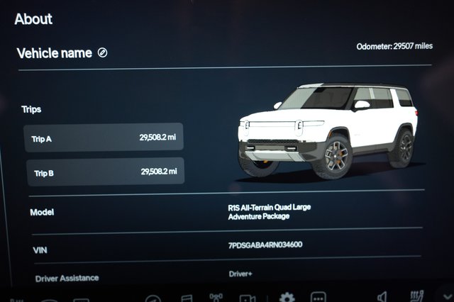 2024 Rivian R1S — photo 5 of 23