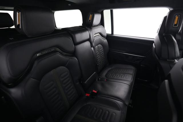2024 Rivian R1S — photo 4 of 23