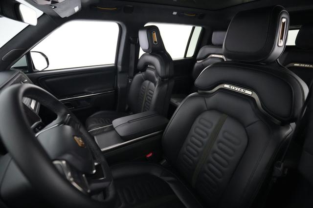 2024 Rivian R1S — photo 3 of 23