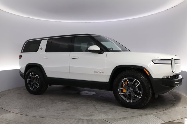 2024 Rivian R1S — photo 11 of 23