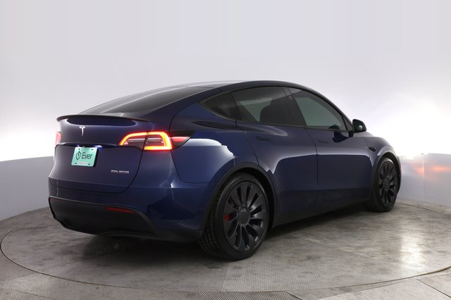 2024 Tesla Model Y — photo 2 of 21