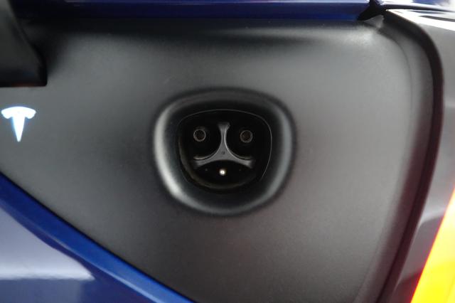 2024 Tesla Model Y — photo 8 of 21