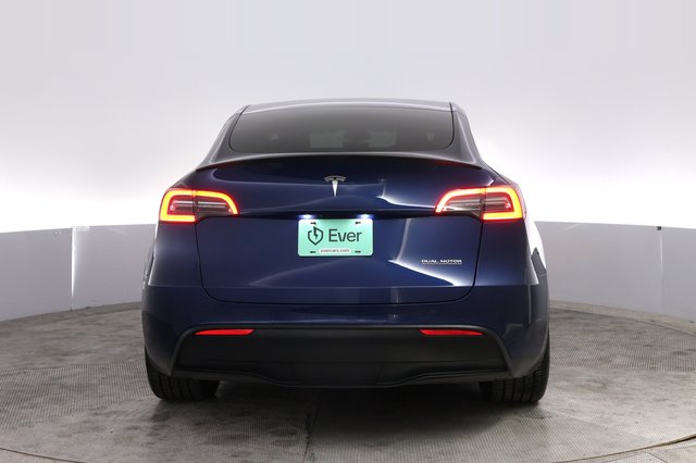 2024 Tesla Model Y — photo 12 of 21