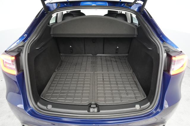 2024 Tesla Model Y — photo 6 of 21