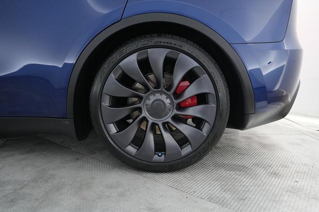 2024 Tesla Model Y — photo 7 of 21