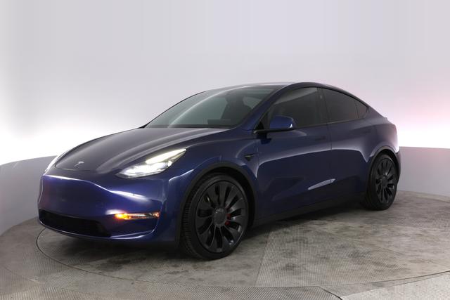 2024 Tesla Model Y — VIN 7SAYGDEF2RF149305
