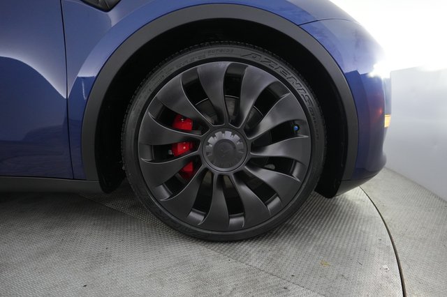2024 Tesla Model Y — photo 16 of 21