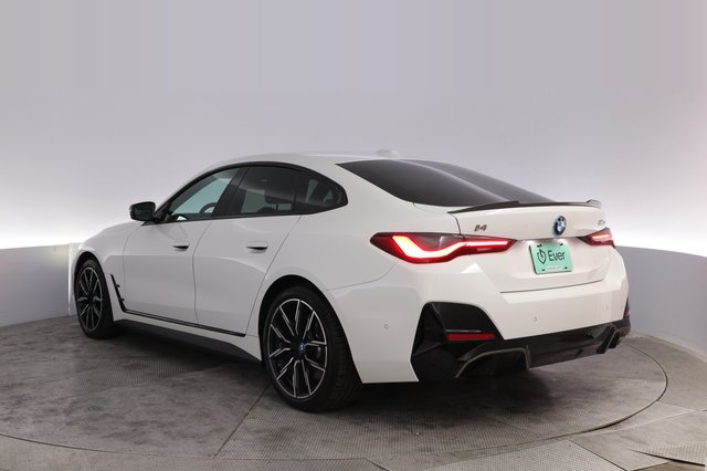 2024 BMW i4 — photo 13 of 20