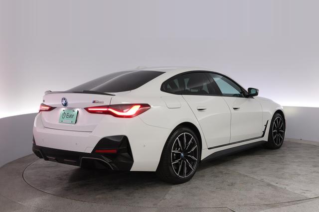 2024 BMW i4 — photo 2 of 20