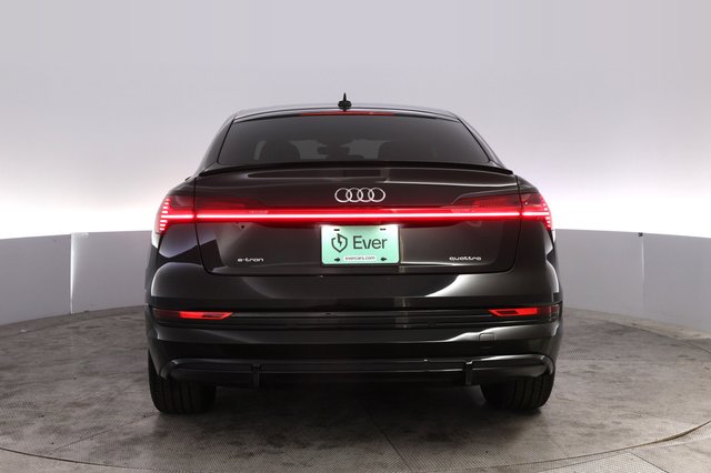 2021 Audi e-tron Sportback — photo 12 of 31
