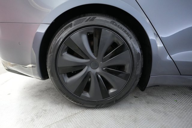2022 Tesla Model S — photo 17 of 24
