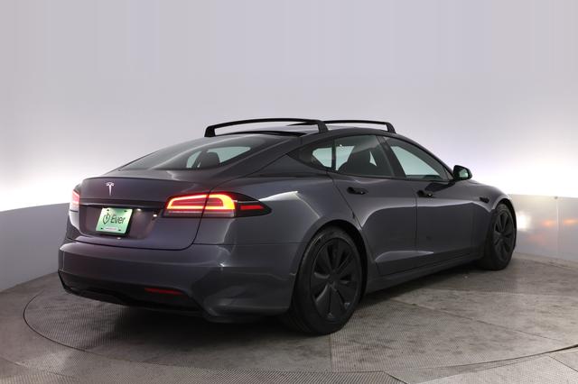 2022 Tesla Model S — photo 2 of 24