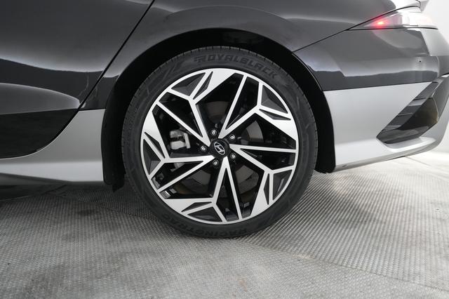 2023 Hyundai IONIQ 6 — photo 7 of 25
