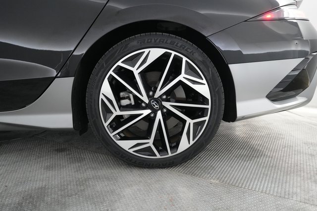 2023 Hyundai IONIQ 6 — photo 7 of 25
