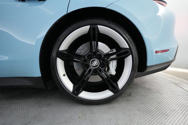 2023 Porsche Taycan — photo 7 of 22