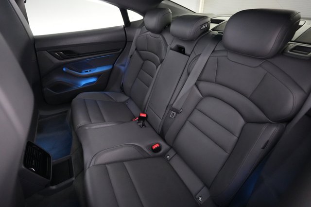 2023 Porsche Taycan — photo 19 of 22