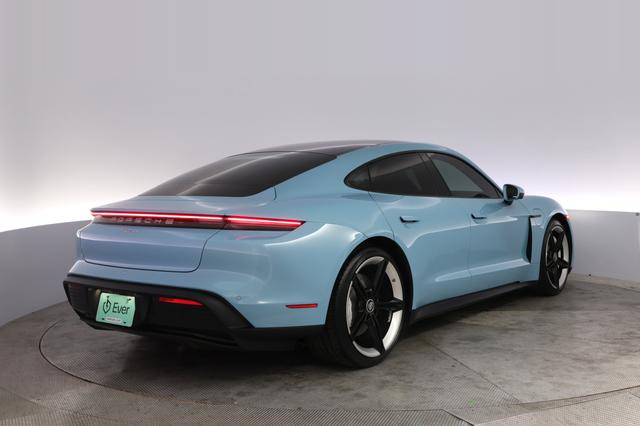 2023 Porsche Taycan — photo 2 of 22