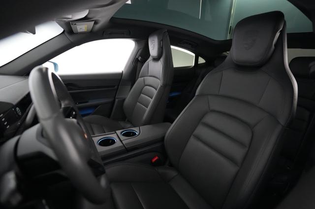 2023 Porsche Taycan — photo 3 of 22