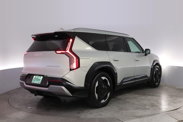 2024 Kia EV9 — photo 2 of 23