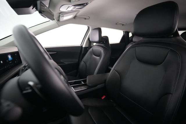 2025 Kia EV6 — photo 3 of 24
