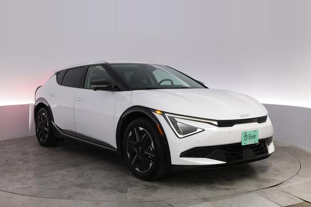 2025 Kia EV6 — photo 10 of 24