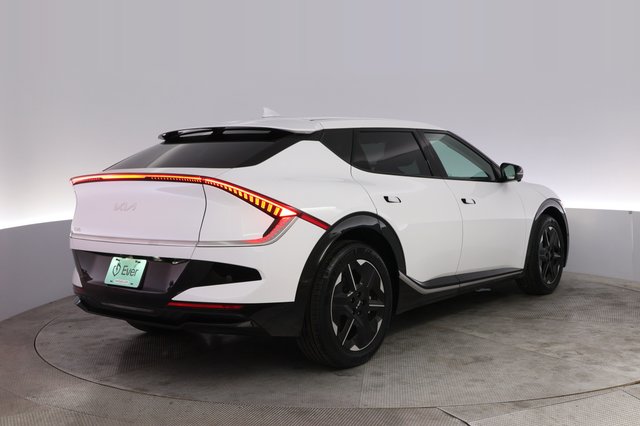 2025 Kia EV6 — photo 2 of 24