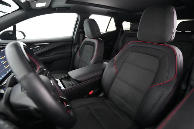 2025 Chevrolet Blazer EV — photo 3 of 26
