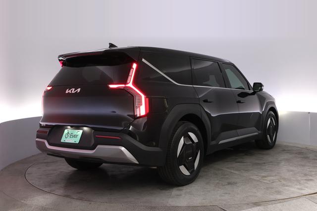 2026 Kia EV9 — photo 2 of 36