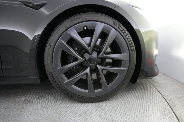 2022 Tesla Model S — photo 16 of 28