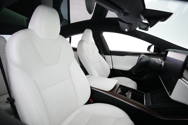 2022 Tesla Model S — photo 18 of 28