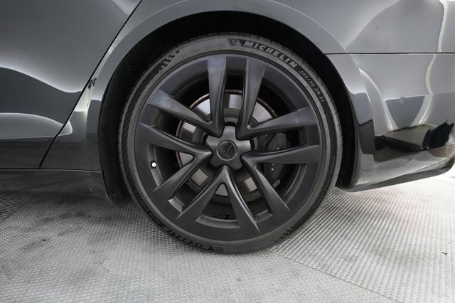 2022 Tesla Model S — photo 7 of 28