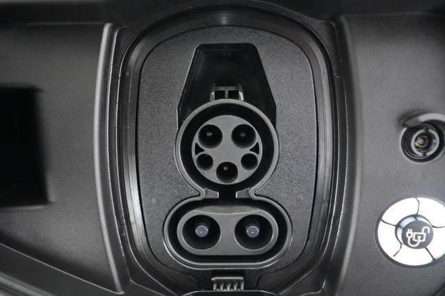 2023 Ford F-150 Lightning — photo 8 of 18
